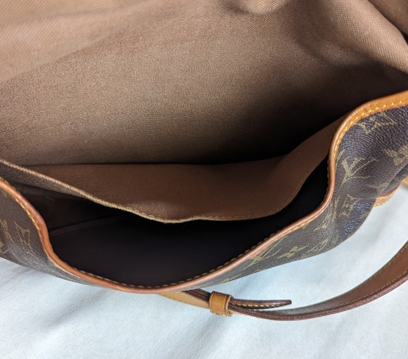 Louis Vuitton Brown Saumur Monogram 30 Canvas Crossbody Bag - Picture 9 of 12